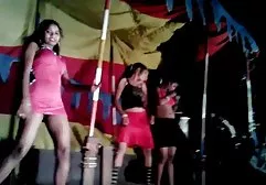 زیبایی پابرهنه به دنبال جایی فیلمهایسکسیعربی برای نوشیدن قهوه است