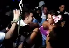 دختر زیبا به آرامی احساس می کند سکس در فیلمهای هالیوودی blowjob