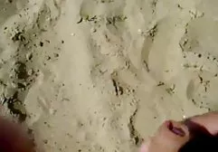 برای یک handjob دلپذیر نشسته در صندلی فیلمهای سکسی روز